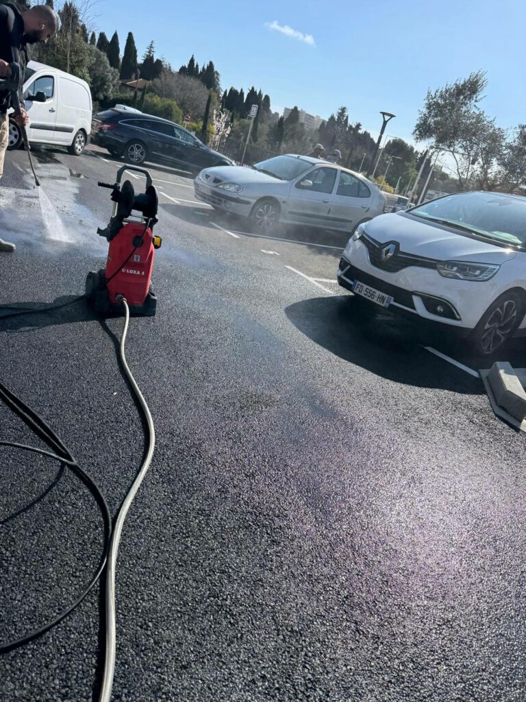 Nos réalisations Nettoyage haute pression d'un parking de copropriété — PACA RINOH SERVICES